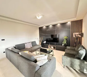 Hosti, Luksuzni penthouse s pogledom na more - Rijeka