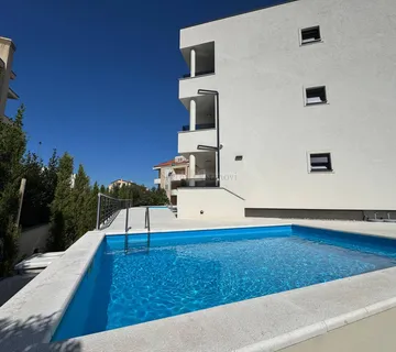 Stan Novalja, 2S + DB, kompletno namješten, privatni bazen - cover