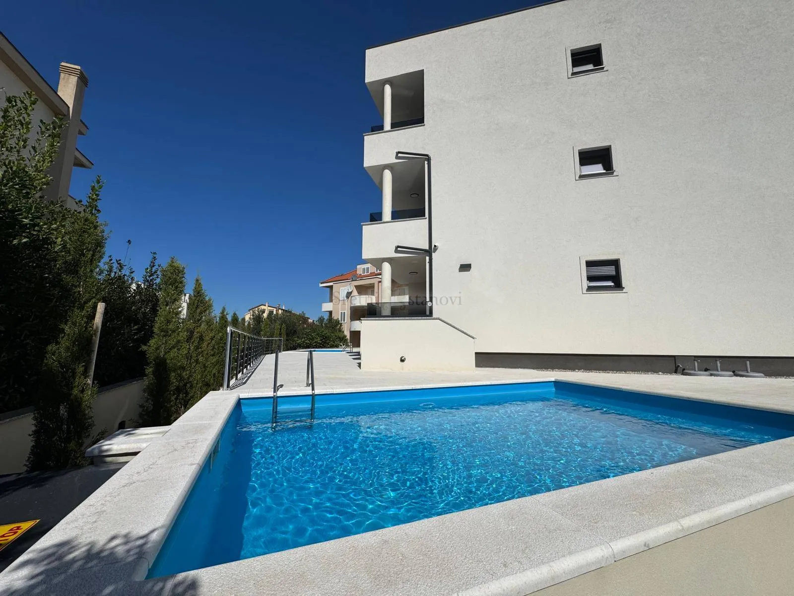 Stan Novalja, 2S + DB, kompletno namješten, privatni bazen - cover