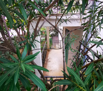 Kuća Čiovo, Okrug Gornji - cover