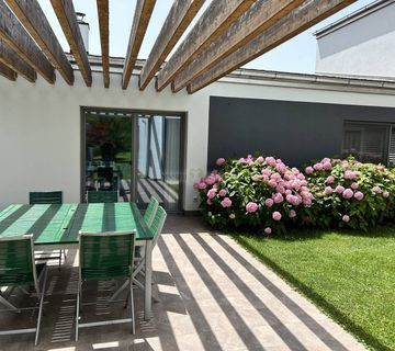 Luksuzna kuća sa solarnom elektranom Novi Zagreb, Mlaka - cover