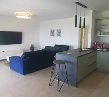 Kostrena, novogradnja, 150 m2, 2S+DB, s bazenom, najam - cover