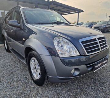 Ssang Yong Rexton 270 XDi **REGISTRIRAN GODINU DANA , 7 SJEDALA ** - cover