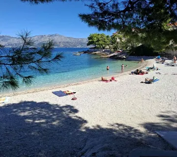 Stan: Postira, Brač, 99.00 m2, prizemlje sa vrtom i parkirnim mjestom