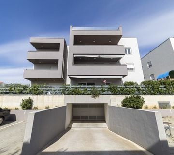 Atraktivan Penthouse,142.00 m2 - useljivo odmah, Zadar, Borik - cover