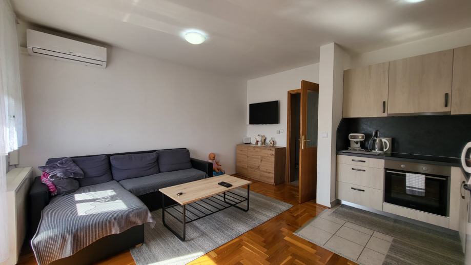 stan-zagreb-sesvete-centar-trosobni-penthaus-7900-m2-slika-218336674