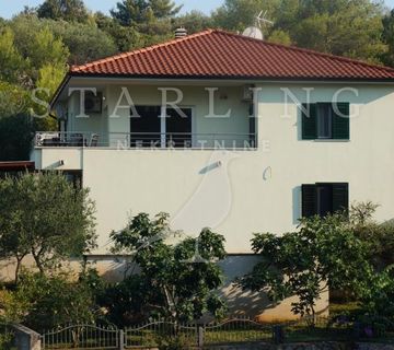 VILA S BAZENOM, PRODAJA, BRAČ, 230 m2 NA PARCELI OD  722 m2 - cover