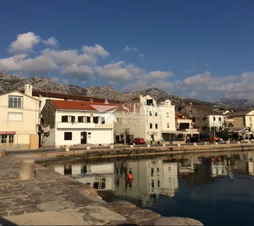 Stoljetna kamena kuća u staroj jezgri Karlobaga – investicija i život uz more - cover