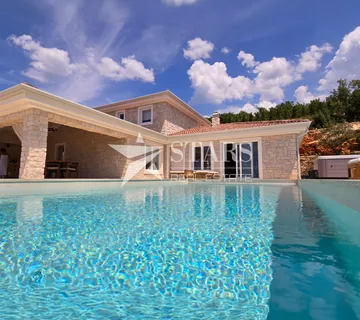 Crikvenica, Jadranovo jedinstvena kamena vila - cover