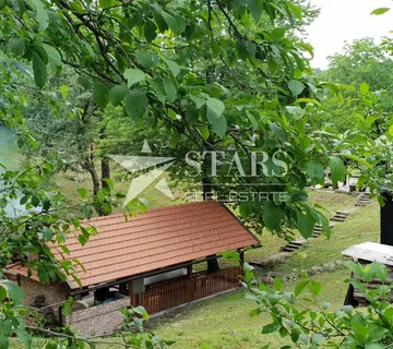 Ogulin, Građevinsko zemljište s drvenom kućom – oaza mira - cover