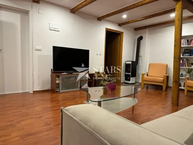 Gorski Kotar, Delnice - centar, kuća sa dva stana i garažom - cover