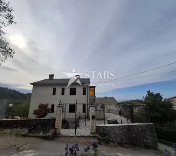 Rijeka, Gornja Drenova - Kuća s tri stana, velika okućnica - cover