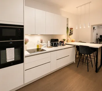 Rijeka, Centar, 1S+DB, balkon!