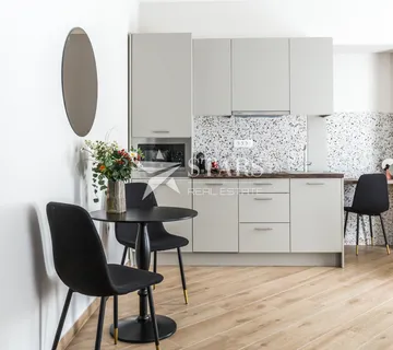 Rijeka, Centar - stan 150 m2 izveden u 3 apartmana - Prilika za Investiciju  - cover