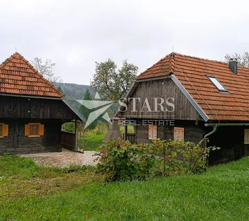 Josipdol - Dvije drvene kuće s 4 apartmana na velikom zemljištu  - cover