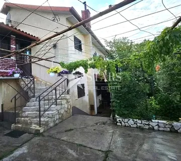 Viškovo - Marčelji, dvojna kuća s dva stana, garažom i vrtom - cover