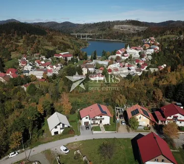 Gorski kotar, Fužine - građevinski teren za više objekata sa pogledom na jezero Bajer - cover