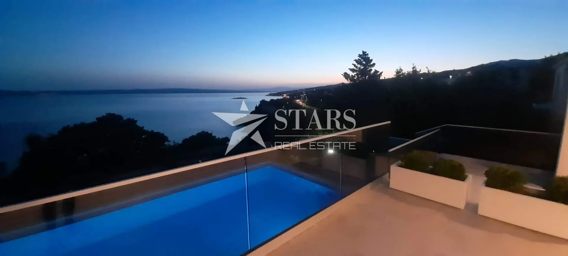 Novi Vinodolski, moderna vila prvi red do mora - cover