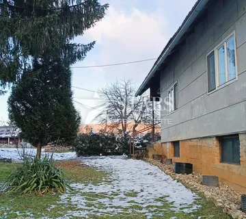 Josipdol - Oštarije, kuća s velikom okućnicom - cover