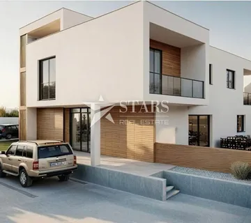 Hreljin – novogradnja | 2S+DB u prizemlju s okućnicom i pogledom na more - cover