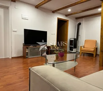 Gorski Kotar, Delnice - centar, kuća sa dva stana i garažom - cover