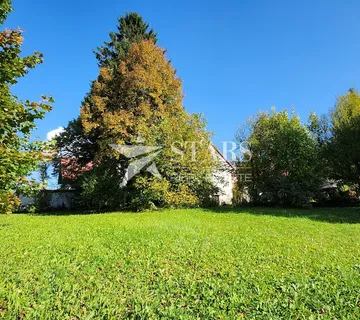 GORSKI KOTAR, RAVNA GORA – SAMOSTOJEĆA KUĆA S LIJEPOM OKUĆNICOM U CENTRU MJESTA - cover