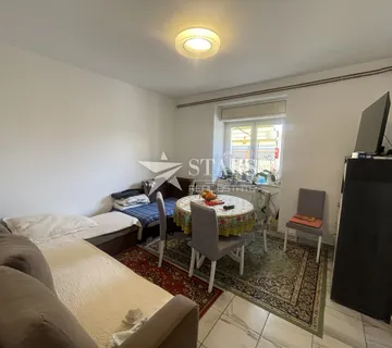 Rijeka, Marinići, dva stana s parkingom i okućnicom - cover