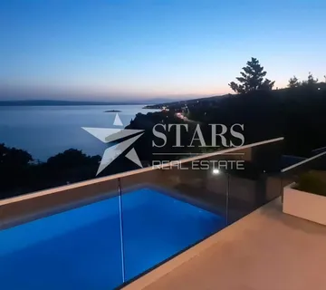 Novi Vinodolski, moderna vila prvi red do mora - cover