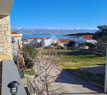 Prostrana kuća sa 4 apartmana - Vir - cover
