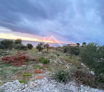 Zemljište 3. red do mora - Premuda - Premuda, Zadar