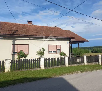 Kuća S Velikom Okućnicom I Pogledom Na Zagorske Brege – Zlatar Bistrica