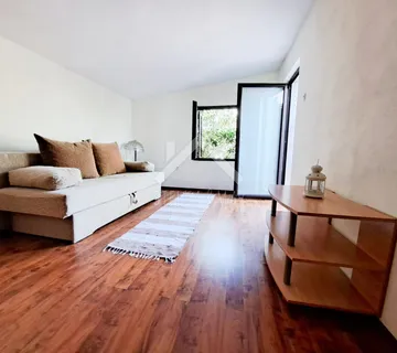 Kuća sa dva stana na traženoj lokaciji 160m do plaže - Vir - cover