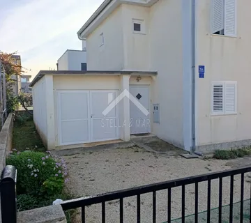 Kuća sa dva stana i garažom - Vir - cover