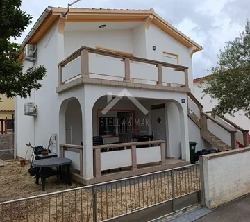 Kuća sa dva apartmana, blizina mora - Vir