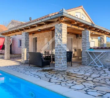 Prekrasna villa sa bazenom - Posedarje