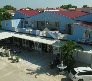 PRILIKA!! Hotel sa bazenom, 200m od mora - Sabunike - cover