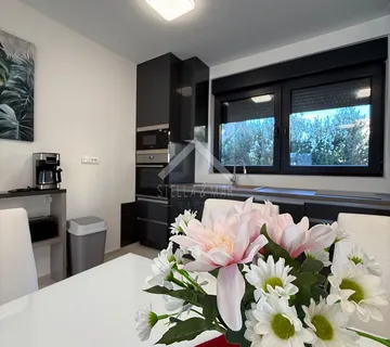 Trosobni apartman, neposredna blizina mora - Vir - cover