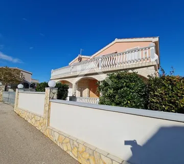 Kuća sa 4 apartmana , pogled na more - Vir - cover