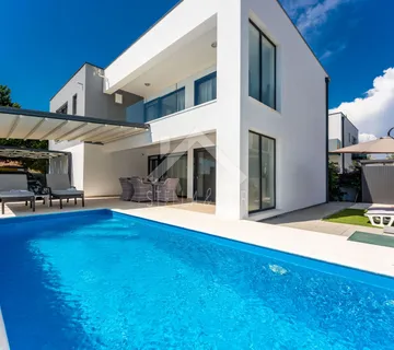 Prekrasna Villa , prvi red do mora - Privlaka
