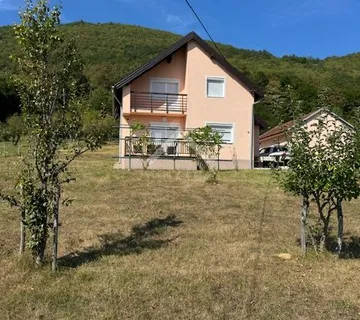 Obiteljska kuća na prostranoj parceli - Neteka - Neteka, Gračac