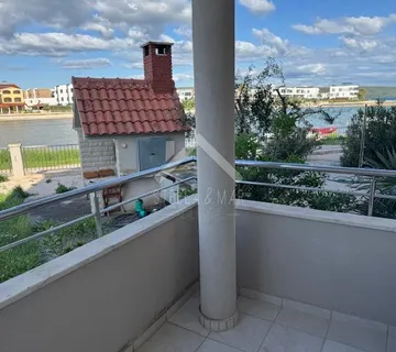 TOP LOKACIJA ! Apartman prvi red do mora - Sukošan - cover