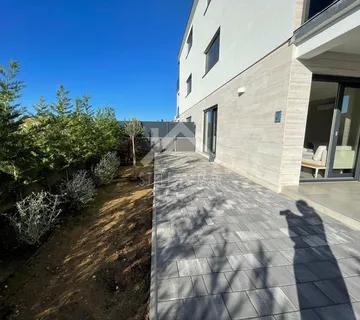 Dvosobni apartman sa vrtom, NOVOGRADNJA - Privlaka - cover