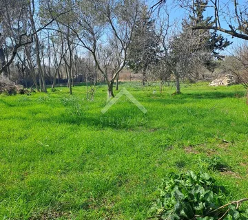 Građevinsko zemljište 774m2 - Vrsi, blizina centra - cover