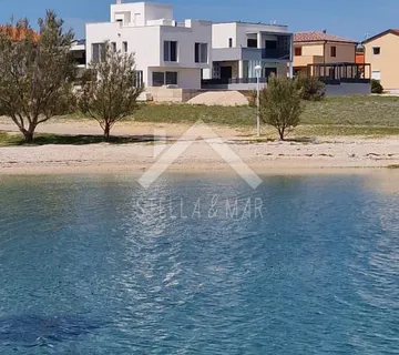 Prekrasna Villa prvi red do mora - cover