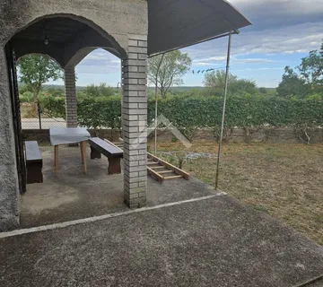 Kuća, katnica nedovršena sa priključcima i pomoćnim objektom - Galovac, Zadar