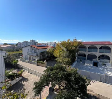 Prekrasna kuća sa 3 apartmana - Vir - cover