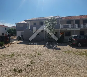 Kuća sa 5 apartmana, 150m do mora - Vir - cover