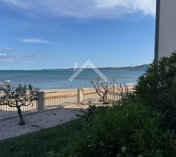 TOP LOKACIJA!! Apartman prvi red do mora - Sukošan - cover