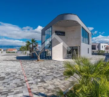 Resort sa 8 Villa sa bazenima i Fitnes centrom - Vir