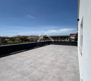 Trosobni apartman sa prostranom terasom - Vir